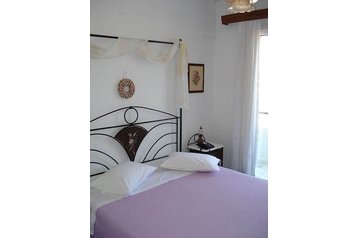 Grecia Privát Batsi, Interiorul